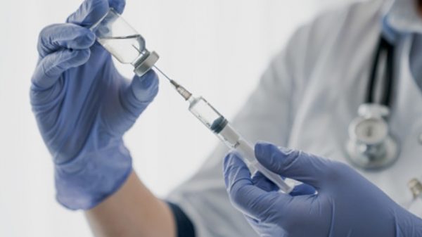 Gobierno afirma que proceso de vacunación contra COVID-19 inicia en febrero, pese a anuncio de Covax
