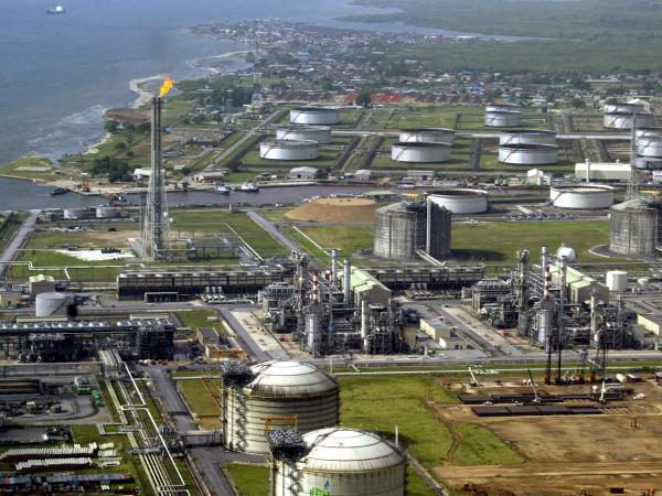Los precios del petróleo bajaron, tras datos de las reservas en EE.UU.