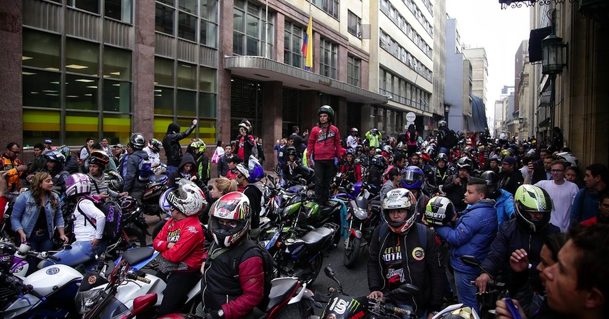 Si vive en Colombia y tiene moto, tenga en cuenta las nuevas reglas para uso de casco que rigen desde este sábado 23 de enero