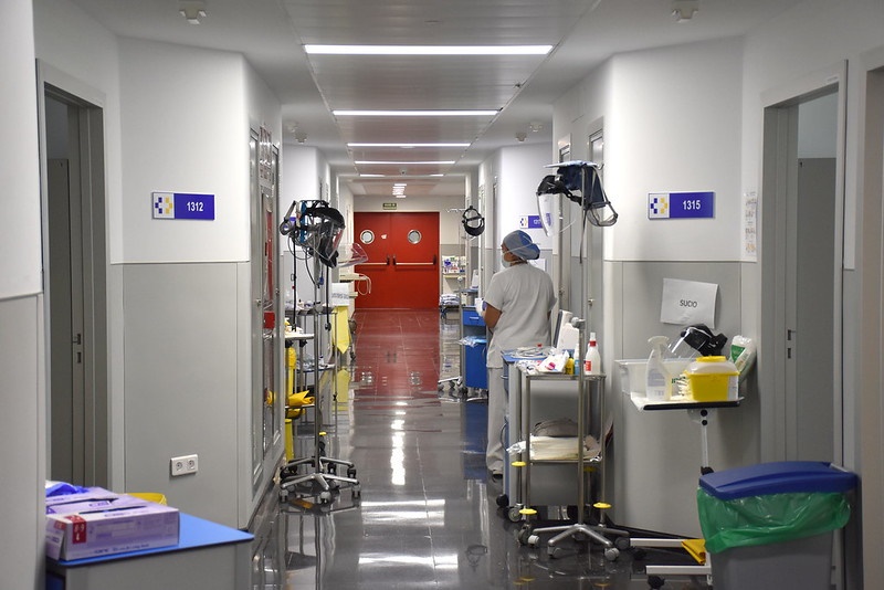 El brote de covid en Medicina Interna pone en jaque al Molina Orosa
