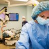 Sanitarias que ganan un 24% menos que sus compañeros y otras desigualdades en medicina e investigación