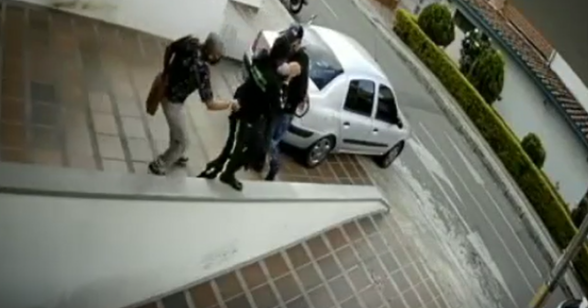 Vigilante quiso evitar un robo y ladrones lo golpearon y le quitaron su arma de dotación
