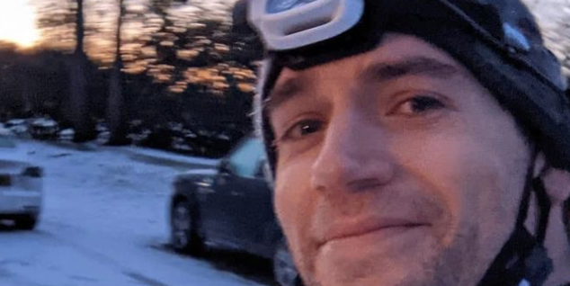 Henry Cavill y su entrenamiento de cardio bajo cero. ¡Supermán lo da todo sobre la nieve!