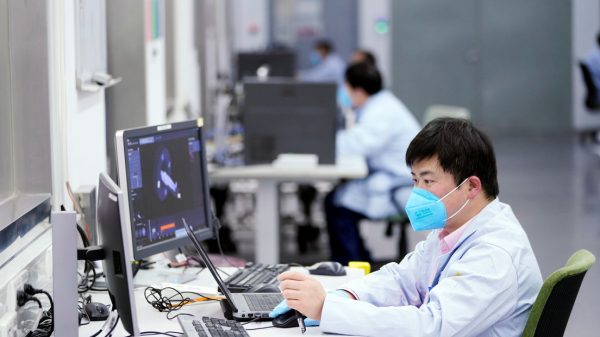 La desaparición de Flash Player provoca un colapso en una central ferroviaria china (y lo solucionan, pero no…