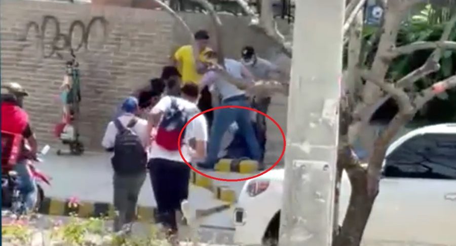Comunidad lincha a presunto ladrón de celulares, después de ser herido a bala por celador
