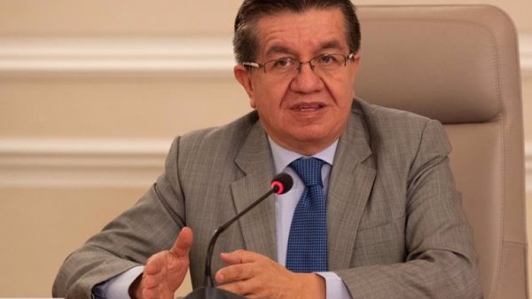 Colombianos no podrán elegir de qué farmacéutica será la vacuna que se les aplique