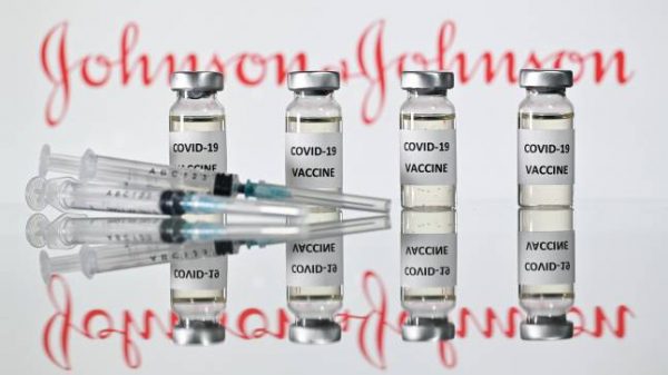 Johnson & Johnson divulgará resultados de su vacuna contra el covid-19 la próxima semana