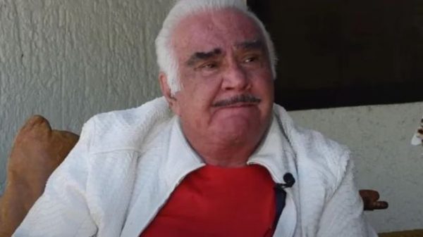 “No me di cuenta”: Vicente Fernández sobre video donde toca los senos de una fan