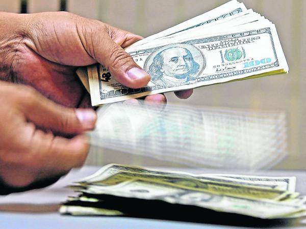 Dólar rompe la barrera de los $3.600 este miércoles
