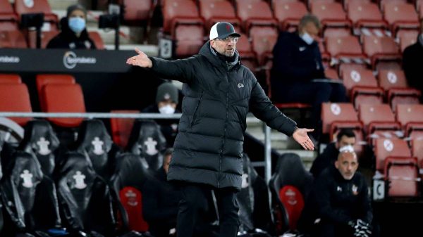 La maldición que puede llevar al Liverpool al mercado de fichajes