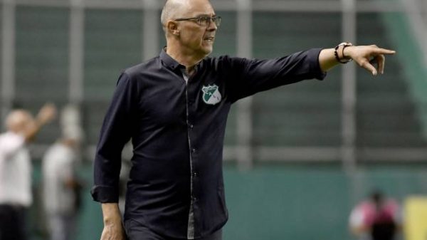 La frustración de Alfredo Arias tras el empate del Cali ante Envigado en la Liga