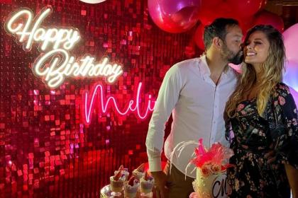 De visitante: Melissa Martínez celebró su cumpleaños junto a Mier