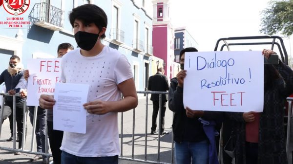 Protestan estudiantes para ampliación de matrícula en licenciatura de Medicina