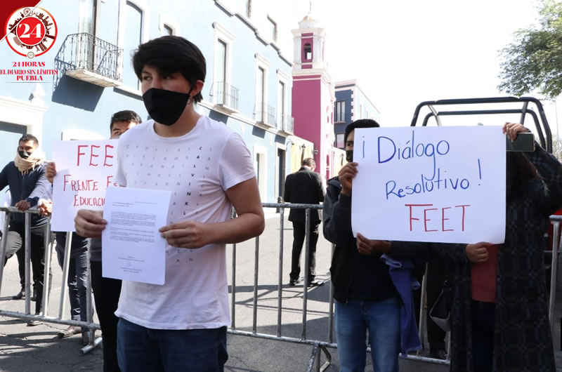 Protestan estudiantes para ampliación de matrícula en licenciatura de Medicina