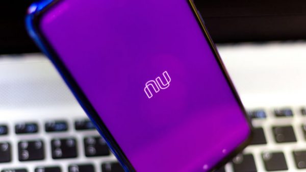 Nubank Colombia creció en medio de la crisis: nuevos clientes jóvenes y veteranos