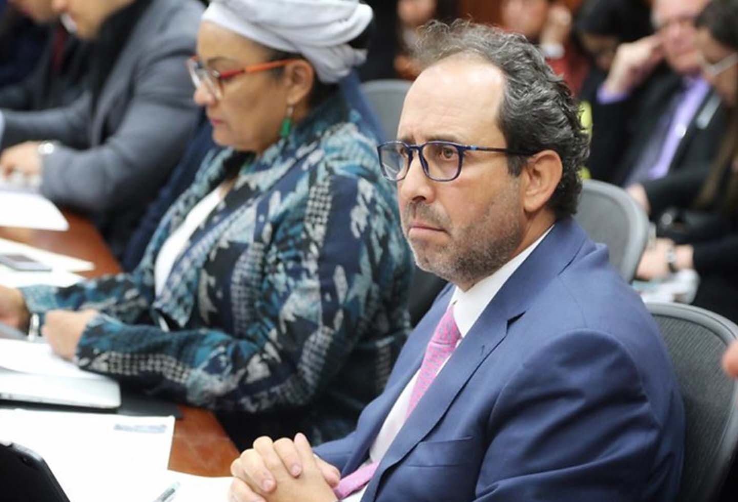 Superintendente de Salud, denunciado por presunta corrupción en contratos