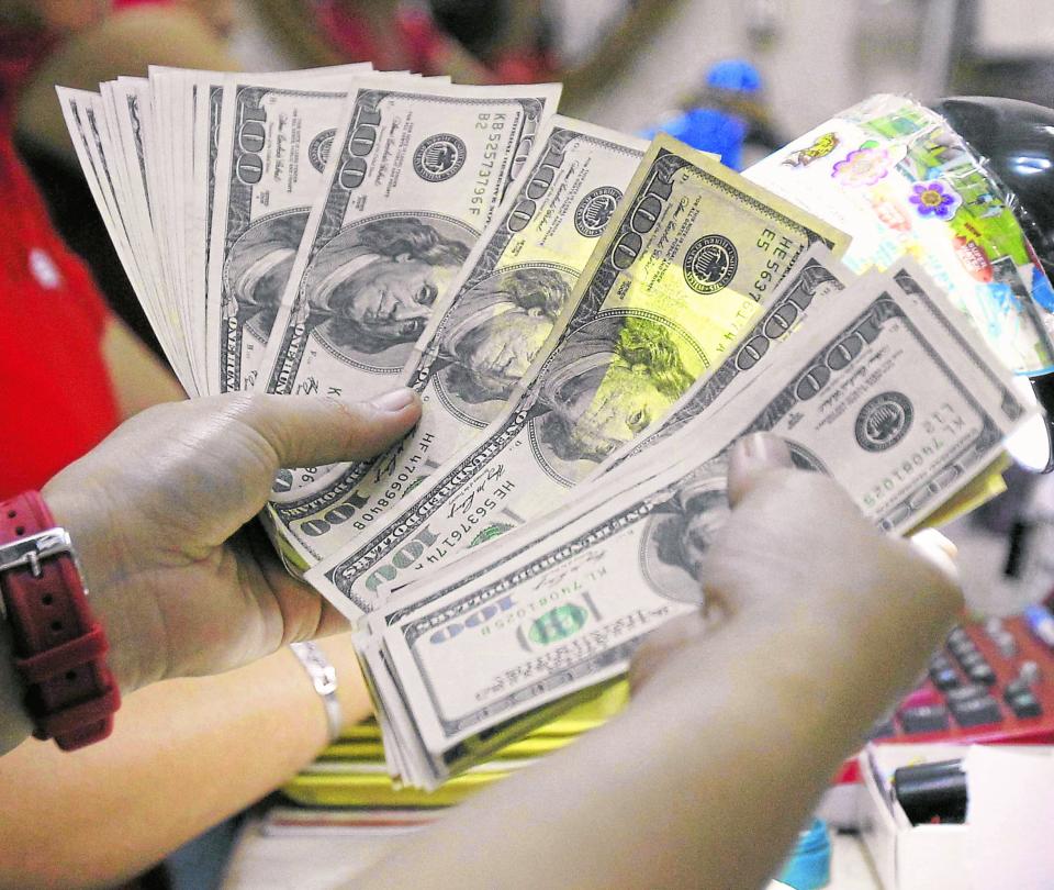 Dólar rebota y cierra estable este jueves