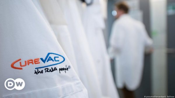 ++Coronavirus hoy++ Gigante farmacéutico Bayer producirá vacuna de CureVac contra el COVID-19