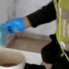 En balde con sopa familiares de detenido camuflaron celulares y droga