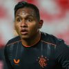 Steven Gerrard le da la espalda a Alfredo Morelos tras ser sancionado