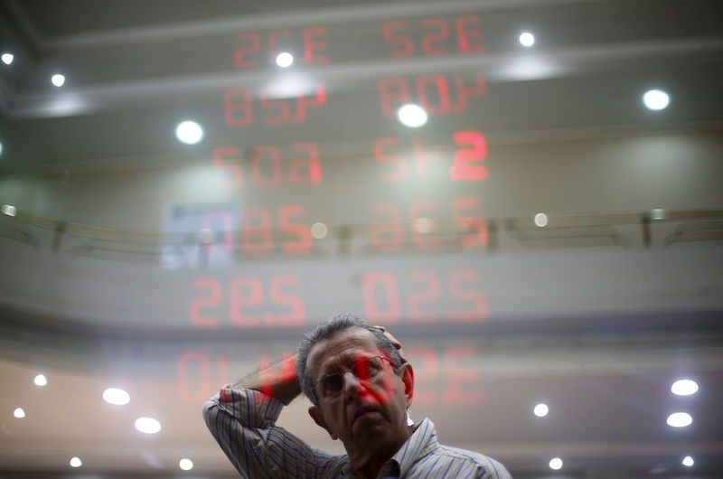 Dólar se mantiene firme ante mejor perspectiva económica de EEUU frente a Europa Por Reuters