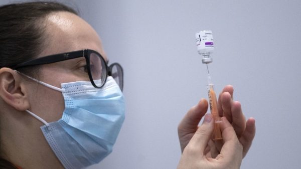 ¿Qué complicaciones puede tener una persona a la que solo se le aplica una dosis de la vacuna?