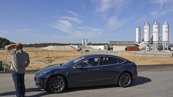 A Tesla ‘se le fue la luz’ y retira del mercado 135.000 carros por fallas de seguridad