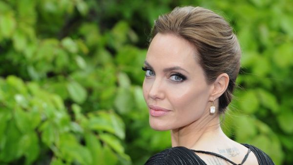 Angelina Jolie vende regalo de Brad Pitt: un cuadro pintado por Churchill