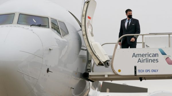 American Airlines podría despedir hasta 13.000 empleados por pandemia de coronavirus