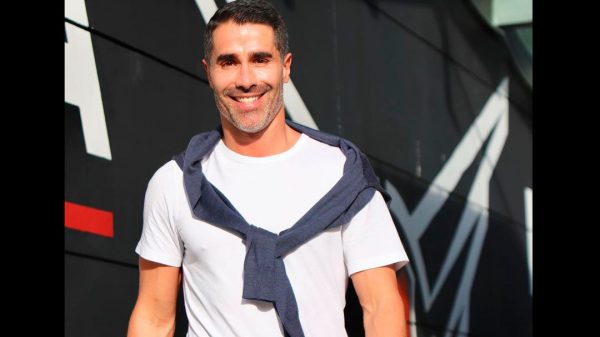 “Uno se ve muy feo a su lado”: Juan P. Ángel enamoró con fotos en la playa