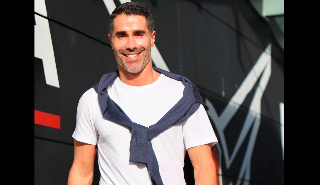 “Uno se ve muy feo a su lado”: Juan P. Ángel enamoró con fotos en la playa