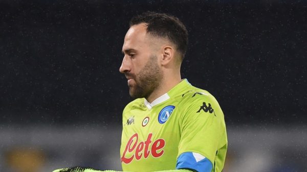 David Ospina se ‘rajó’ en la derrota del Nápoles 1-2 frente al Génova, en la Liga Italiana