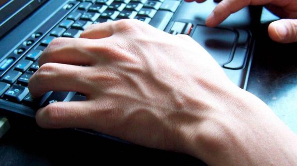 Cae banda que robaba información de pacientes en centros médicos