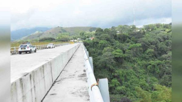 Piden acciones para reforzar seguridad en el puente de la Variante
