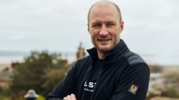 Steve Cummings se une al Ineos de Bernal como director y entrenador