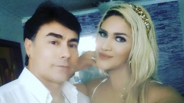 ¡Les gusta compartir! Mauro Urquijo y su esposa trans tienen varias parejas sexuales