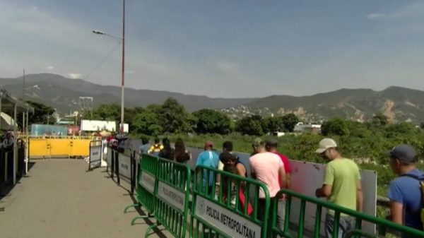 ¿Podrán los migrantes venezolanos votar y ayudar a elegir presidente en Colombia?