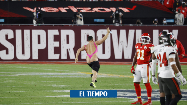 Super Bowl: entró a la cancha, apostó, ganó y ¡se comprará una jirafa!