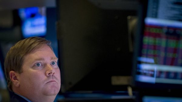 Wall Street frena su avance mientras las grandes tecnológicas pierden fuerza Por Reuters