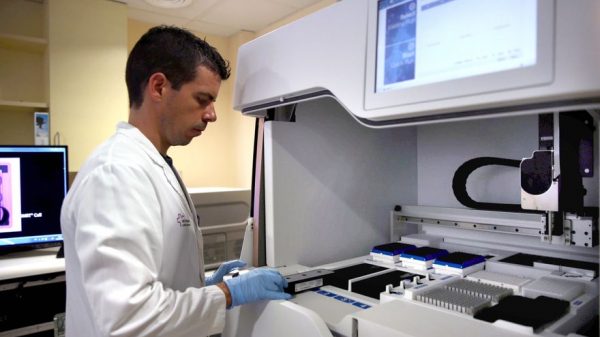 Catalunya propone crear un ‘hub’ de medicina personalizada con los fondos europeos