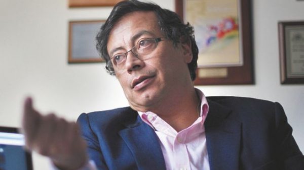 CNE archivó investigación contra Petro por video en el que recibe fajos de dinero