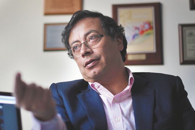 CNE archivó investigación contra Petro por video en el que recibe fajos de dinero