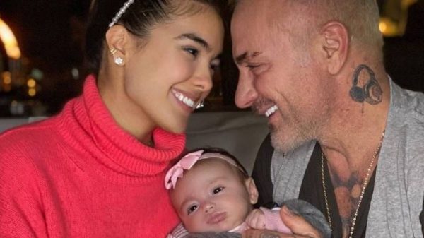 Gianluca Vacchi, Sharon Fonseca y su hija posan con outfits animal print