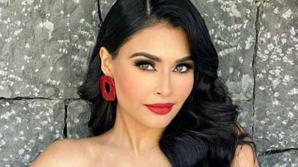 Kristal Silva fascina en su look más sencillo con top de tirantes nude y shorts de mezclilla deshilachados