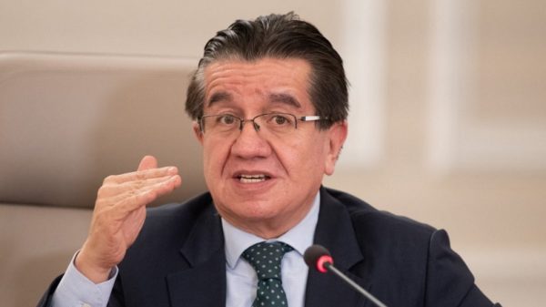 El Ministerio de Salud refuerza las medidas en vuelos nacionales e internacionales