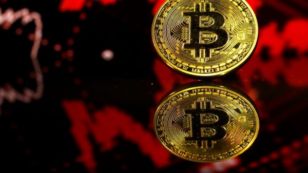 Bitcoin se acerca a los US$50.000 mientras alcanza récord en la acción del fin de semana