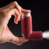 Budesonida, medicina para el asma reduce necesidad de hospitalización por COVID-19