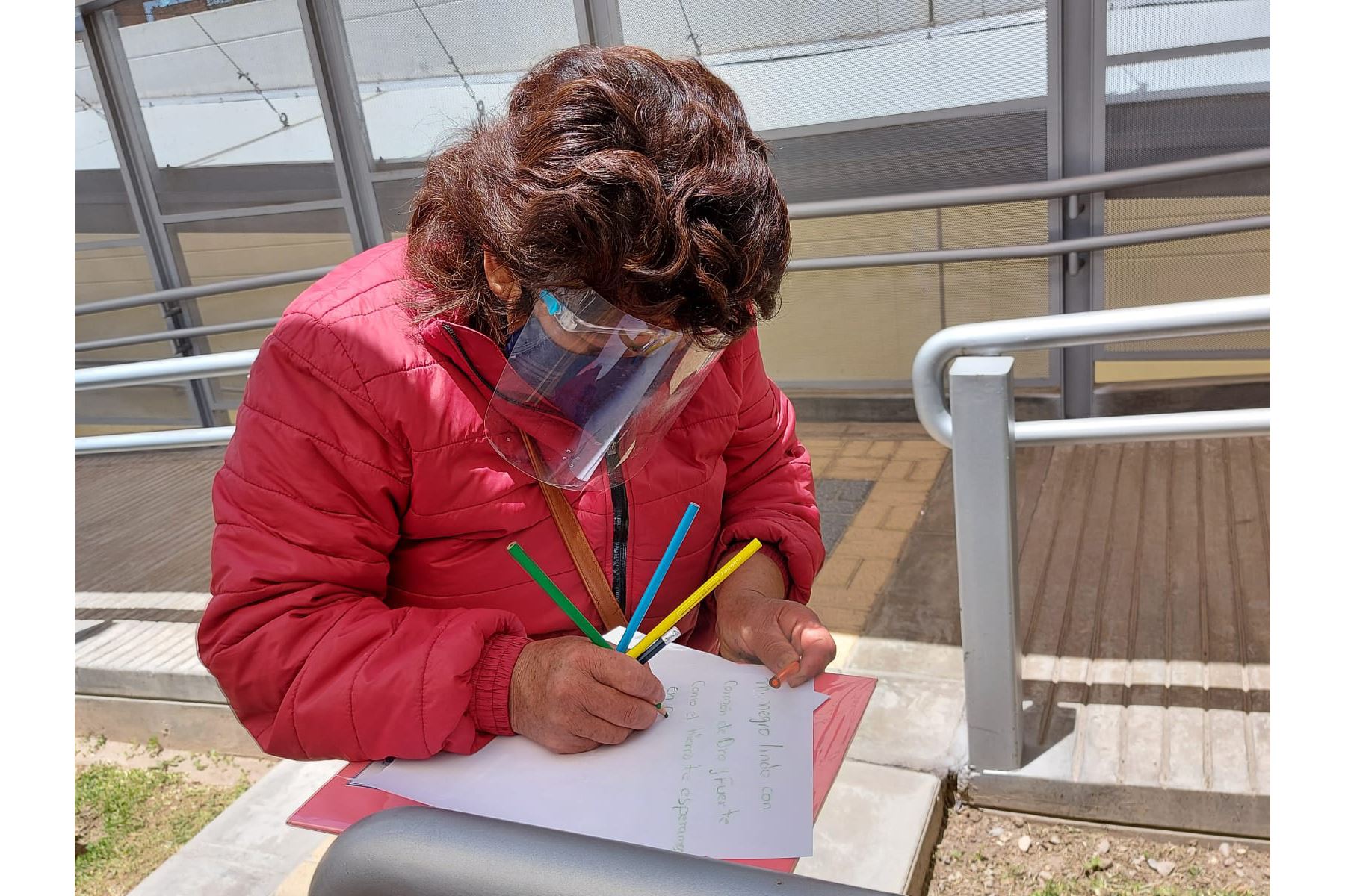 La mejor medicina: pacientes covid-19 reciben emotivas cartas de familiares