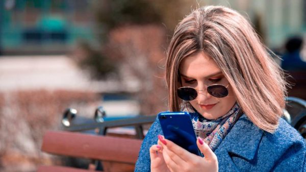 ¿Cómo lo hago? | Aprenda a descargar una aplicación en su celular