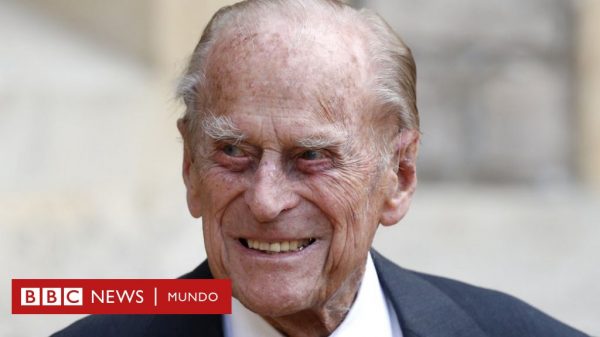 Príncipe Felipe: hospitalizan al marido de la reina Isabel II “como una medida de precaución”